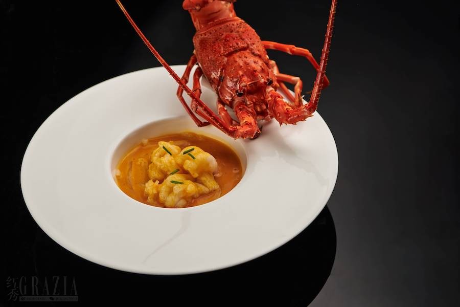法葱白玉炝龙虾 Braised Live Lobster with Radish and Chives.jpg