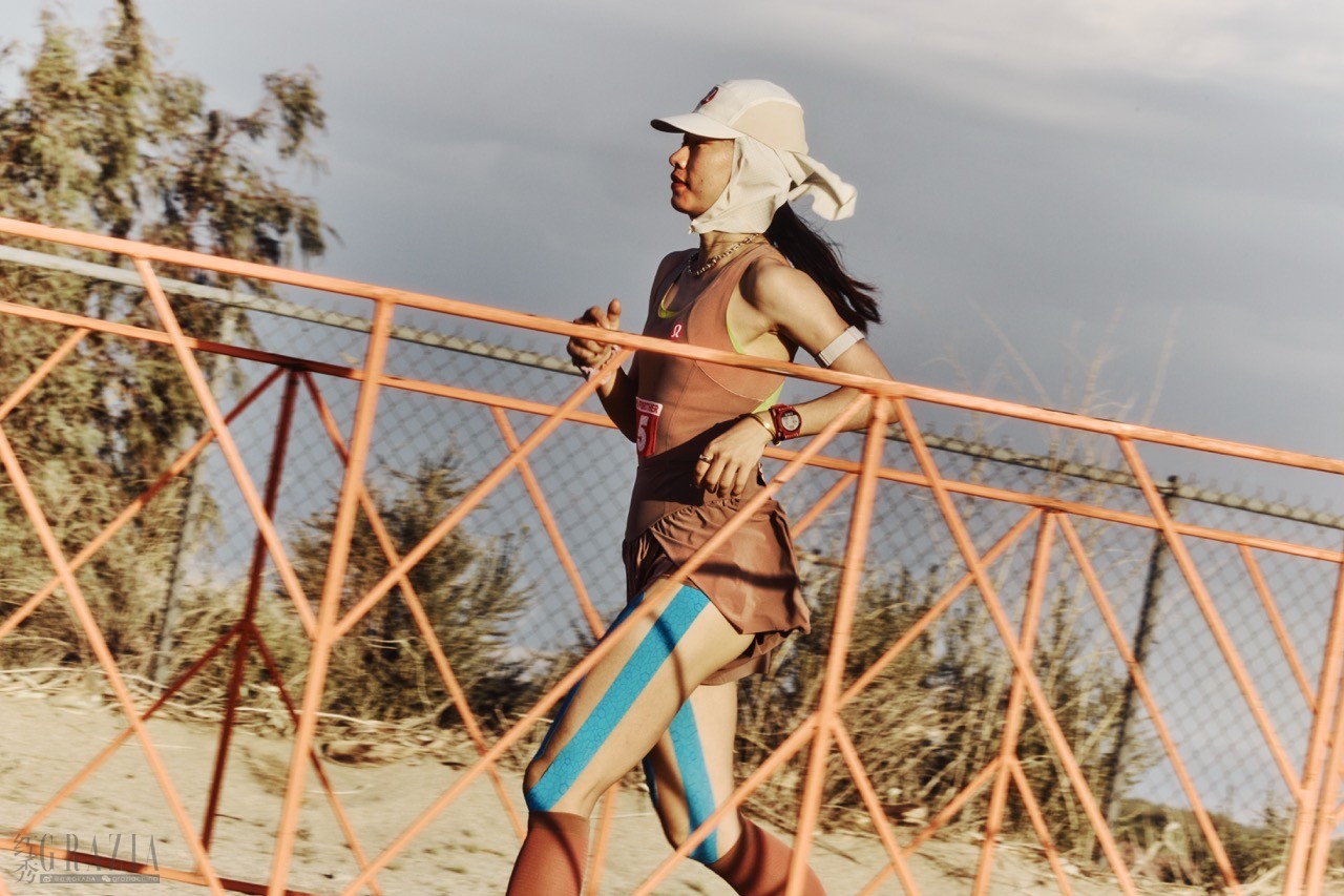 7.lululemon大使贾晓萌身着Go Further女士跑步连体衣，一“件”即可开跑大.jpeg