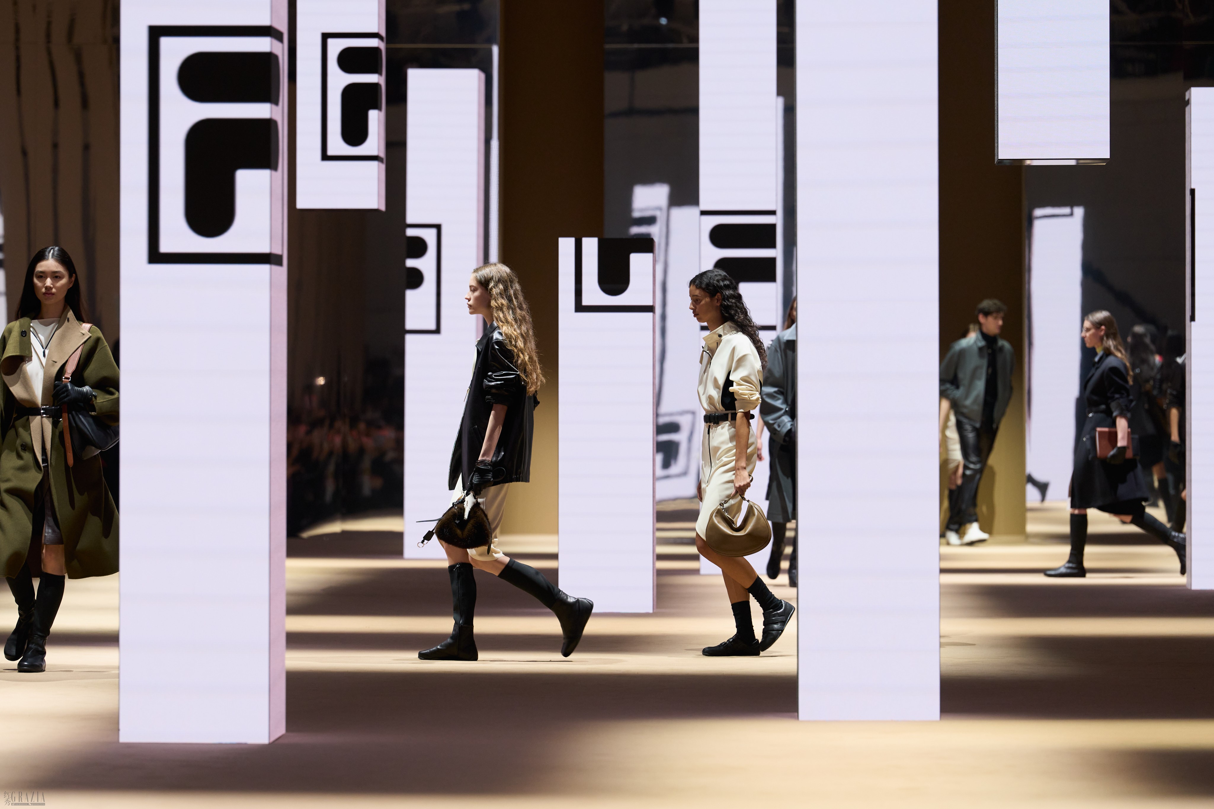 FILA 2026秋冬米兰时装周“流动的都市”主题大秀现场.jpg