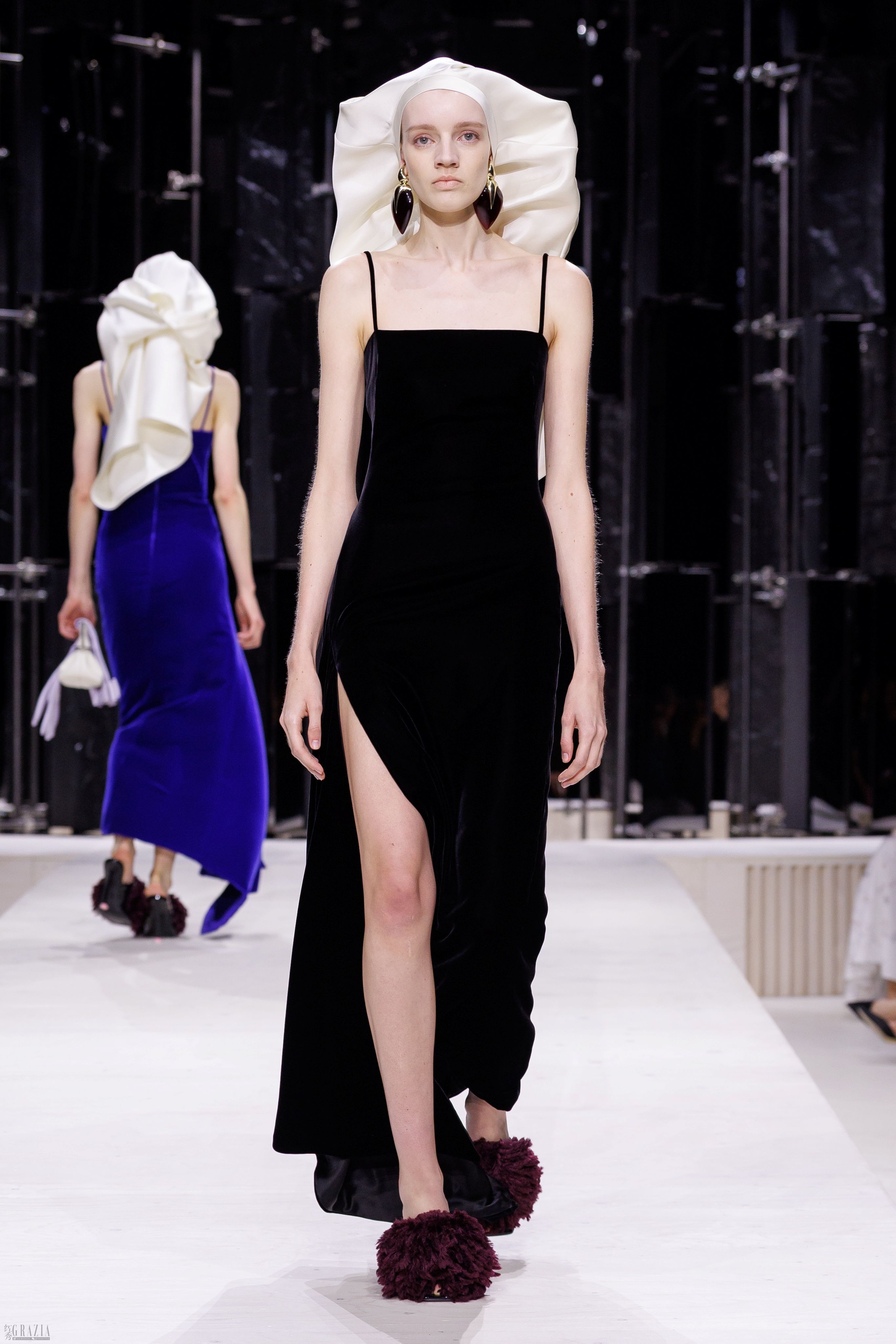 GIVENCHY_FW26_WOMAN_SHOW_LOOK_02.jpg