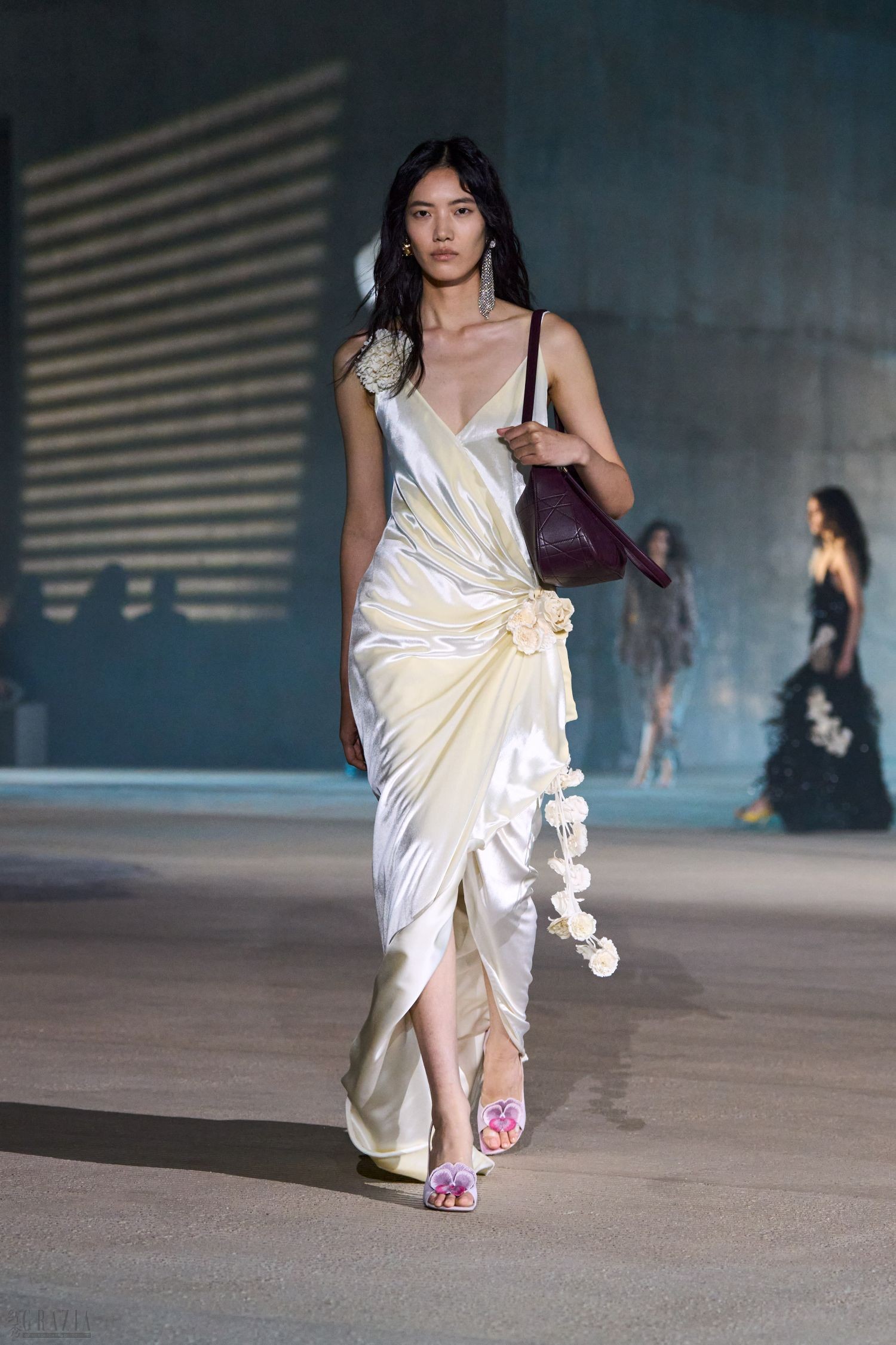 DIOR_W_RTW_CRUISE27_FRONT_LOOK_22_2x3.jpg