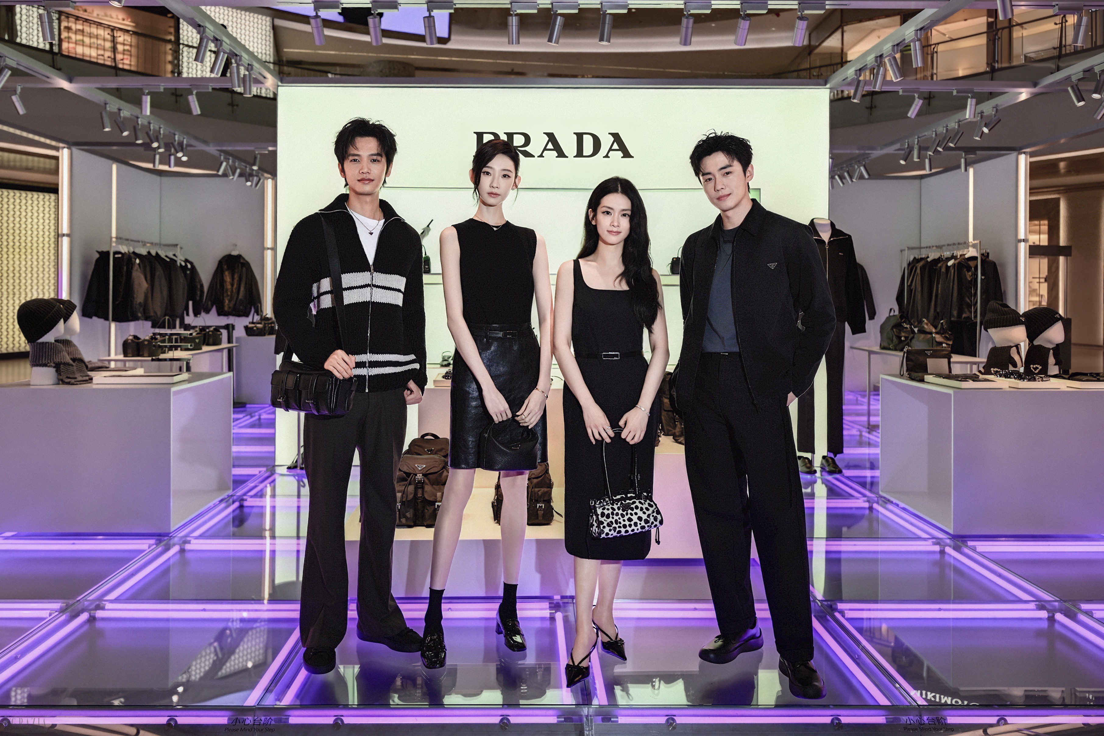 5. 王彦桐、张艺凡、陈昊宇、翟子路亮相PRADA ESSENCE限时快闪店_副本.jpg