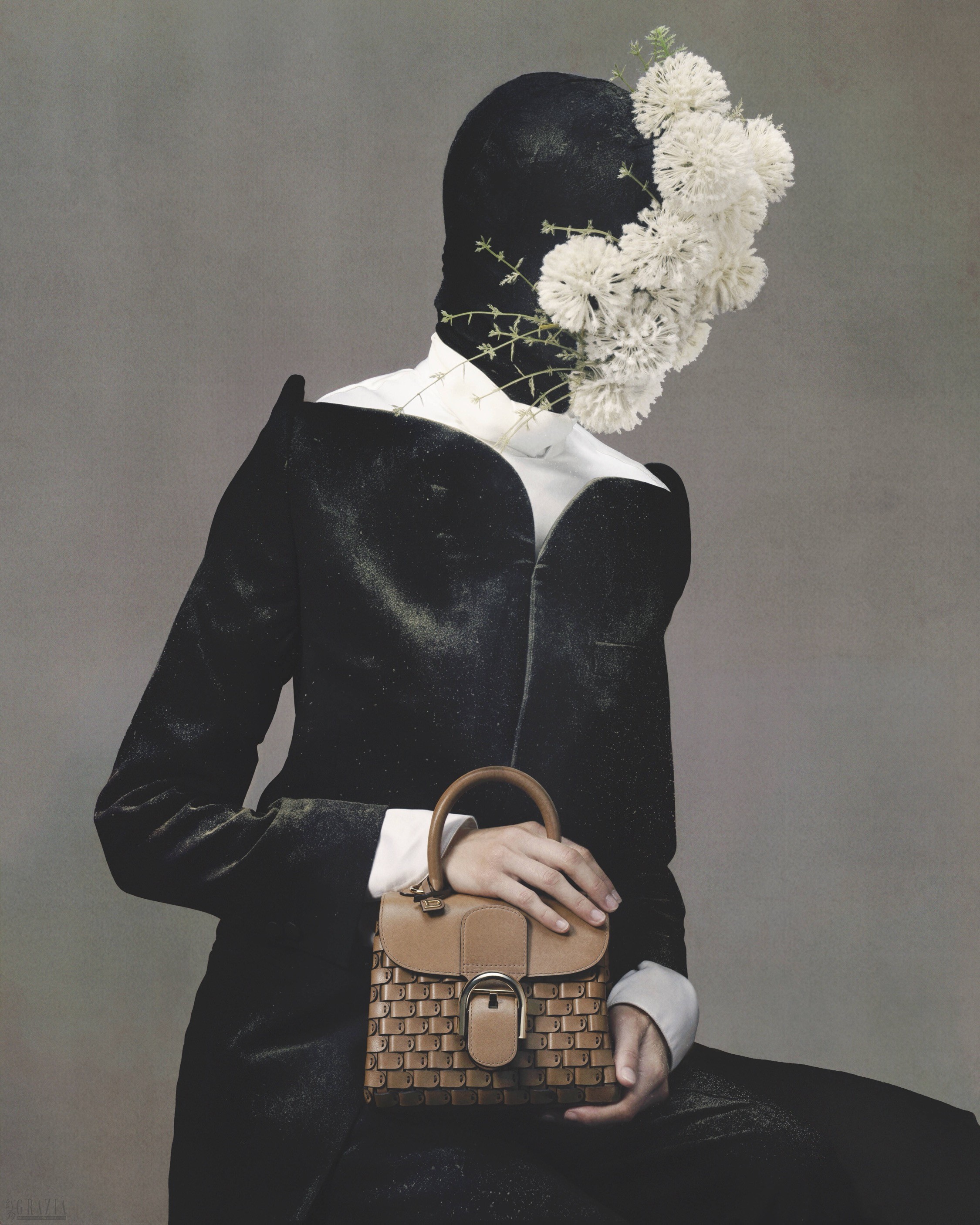 DELVAUX_AW26_WILD-BLOOM_LENNERT-MADOU_4X5_ARSENAL_TAN_01.jpg
