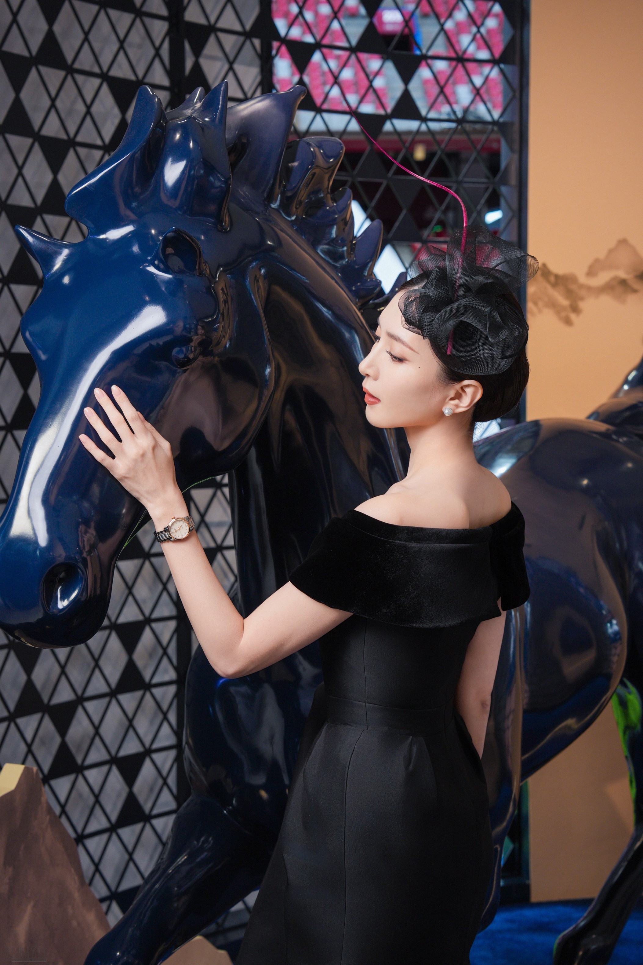 ndxrl20261019115251.jpg 【明星图】演员江疏影盛装出席浪琴表大奖赛 - 3.jpg