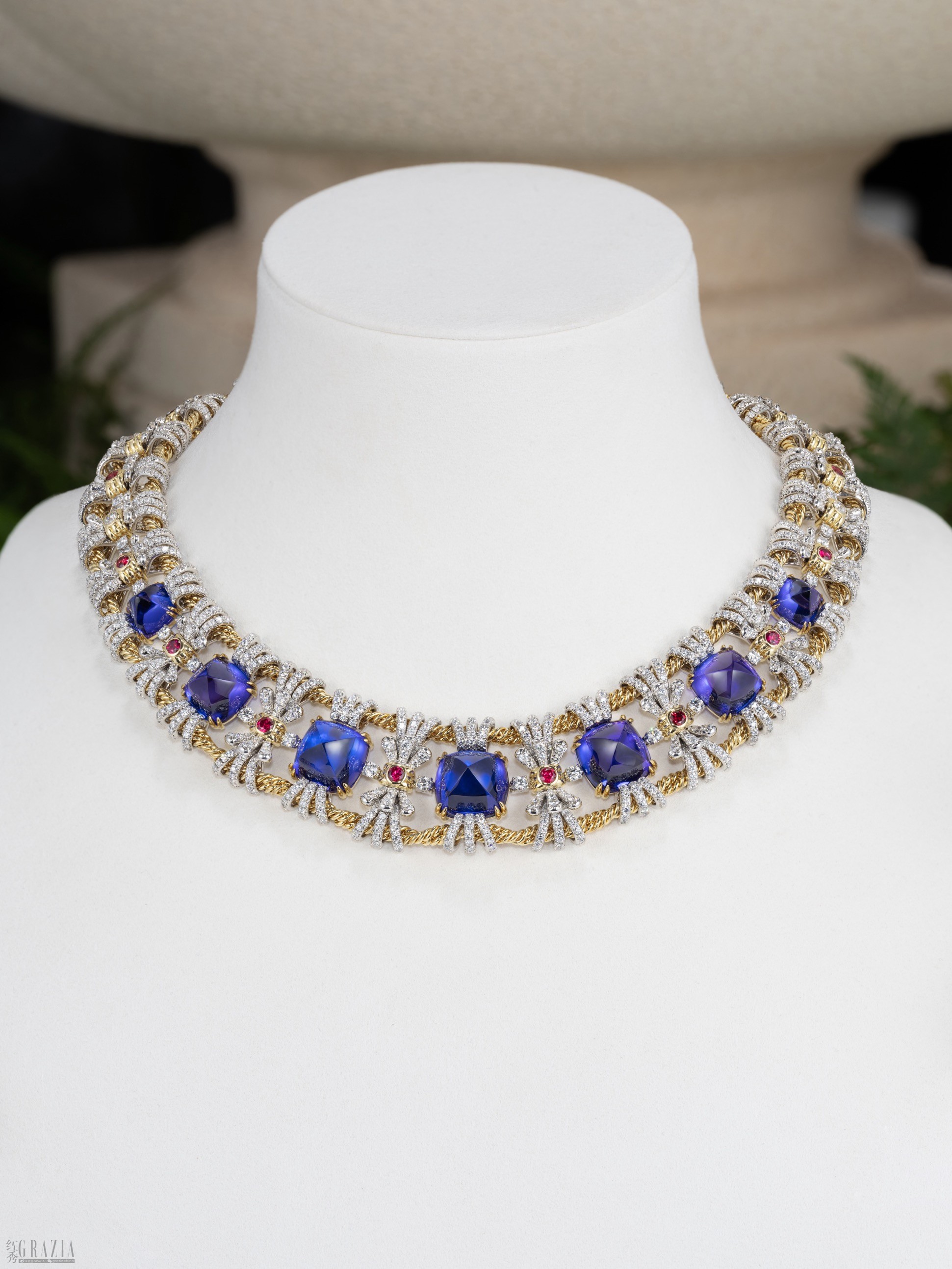 金缕织梦（Raffia）主题项链，来自蒂芙尼2026 Blue Book高级珠宝系列Hidden Garden花语秘境.jpg