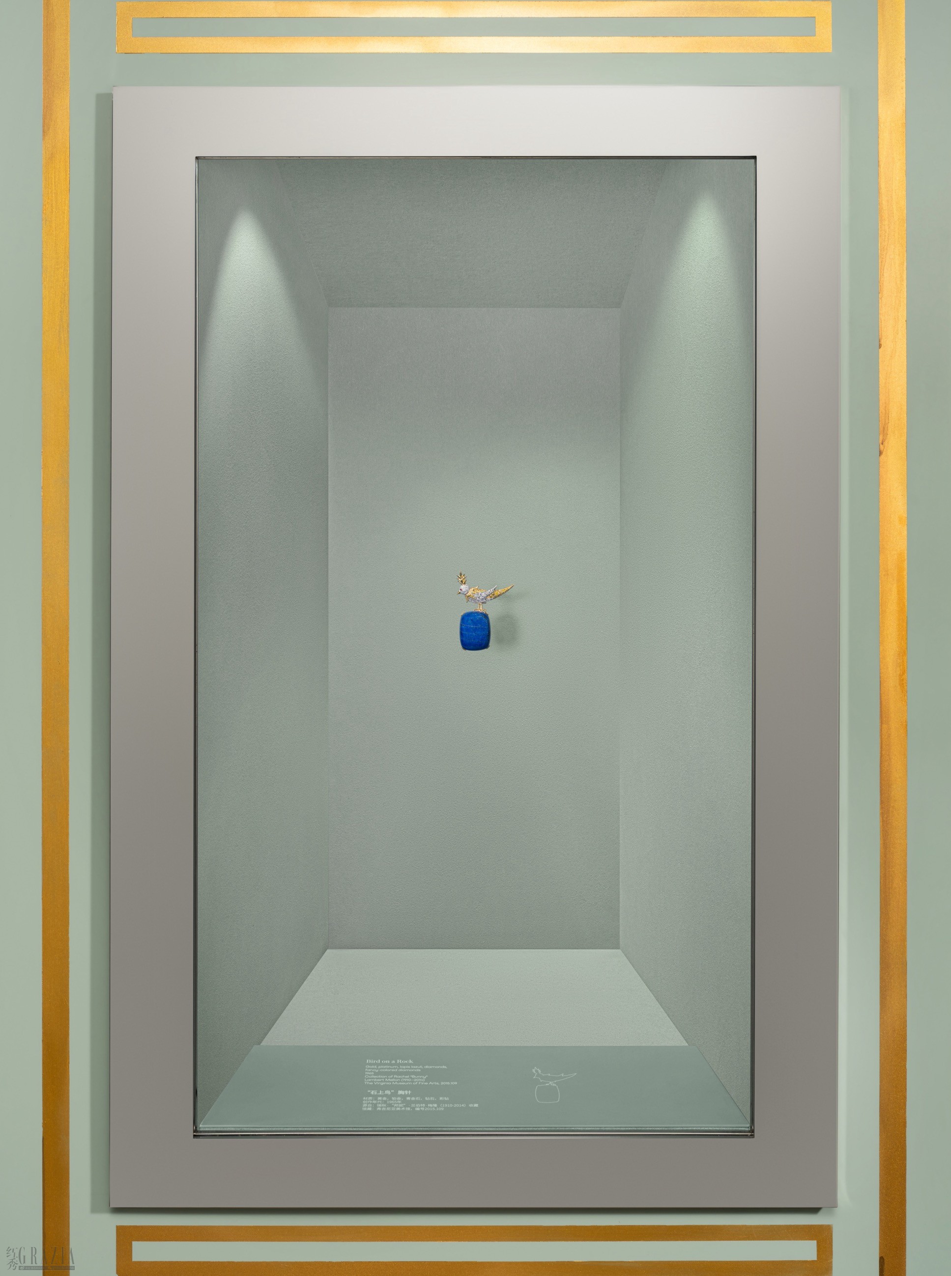 “石上鸟”胸针，让·史隆伯杰，1965年，黄金，铂金，青金石，钻石，彩钻，瑞秋·“邦妮”·兰伯特·梅隆收藏，弗吉尼亚美术馆馆藏.jpg