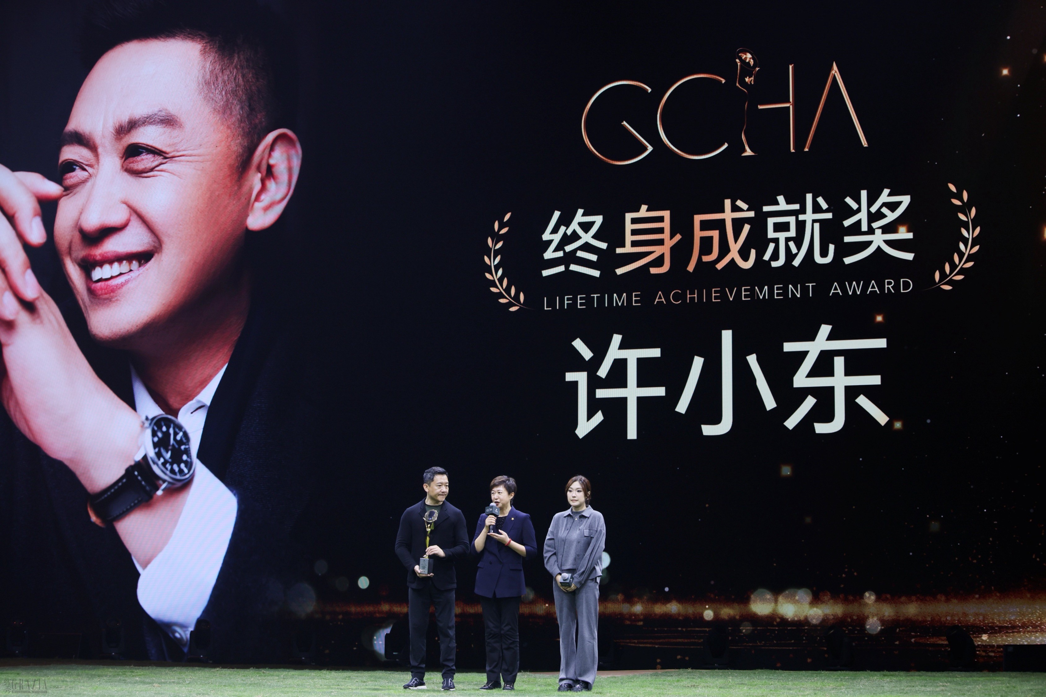 05_前世界发型设计家协会中国区会长许小东先生荣获第十四届GCHA终身成就奖.jpg