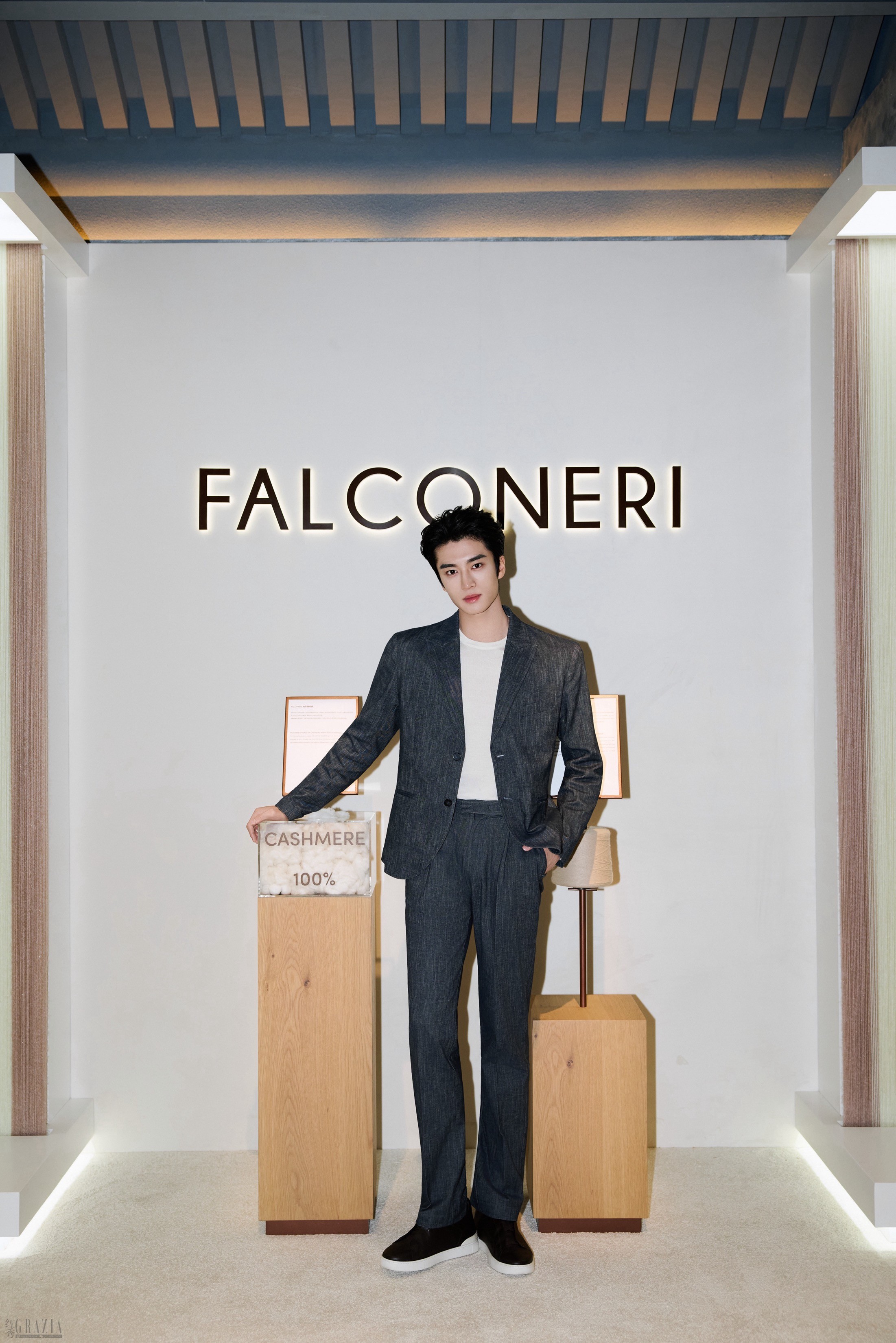 图5.演员张康乐身着FALCONERI男士系列成衣.jpg