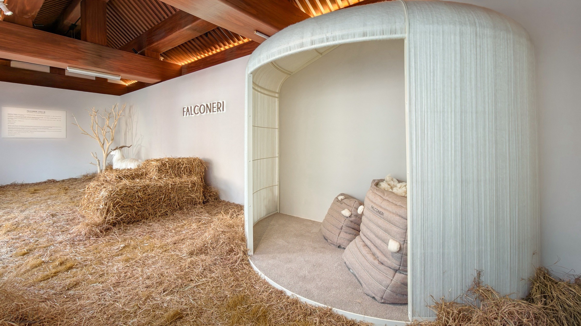 图2.FALCONERI “绒于东方”四季羊绒系列展览.jpg