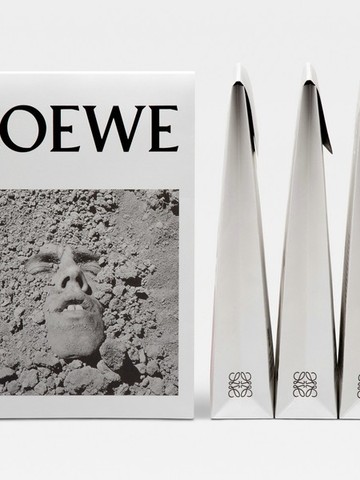 LOEWE罗意威于5月31日发行限量版T恤