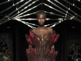 IRIS VAN HERPEN 2018 秋冬高定系列