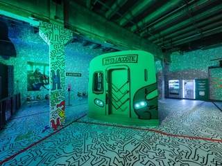 复古地铁车厢、大型涂鸦艺术墙！ LACOSTE × KEITH HARING 城市街区派对  释放“自由之魂”