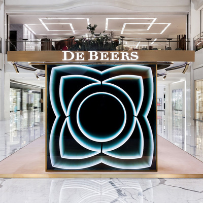 莲花绮境 闪耀京城 De Beers 戴比尔斯“莲花绮境”限时体验空间北京站璀璨揭幕