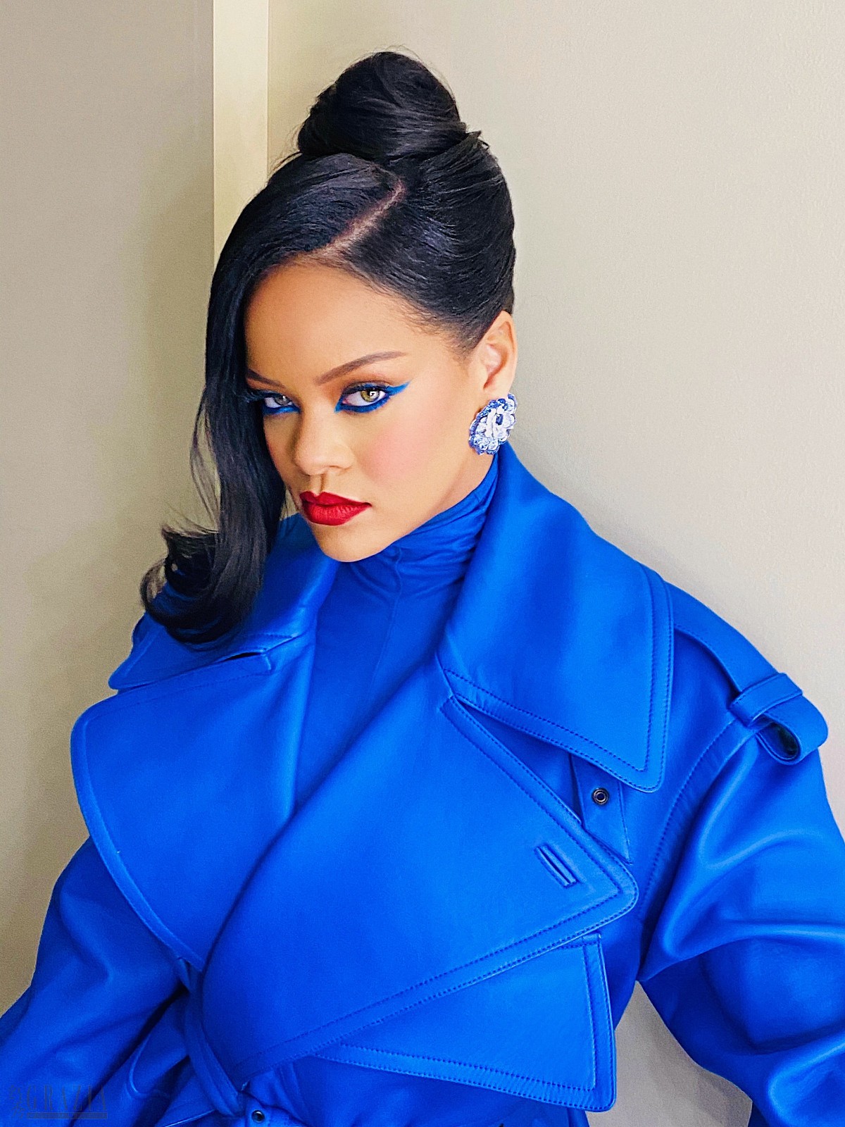 Rihanna携手Fenty Beauty全球彩妆大师Priscilla Ono打造心机玫瑰妆容 .jpeg