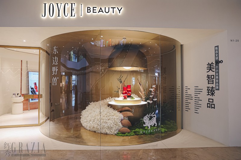 东边野兽此次特别为JOYCE Beauty上海嘉里中心旗舰店设计的主题艺术橱窗_1.jpg