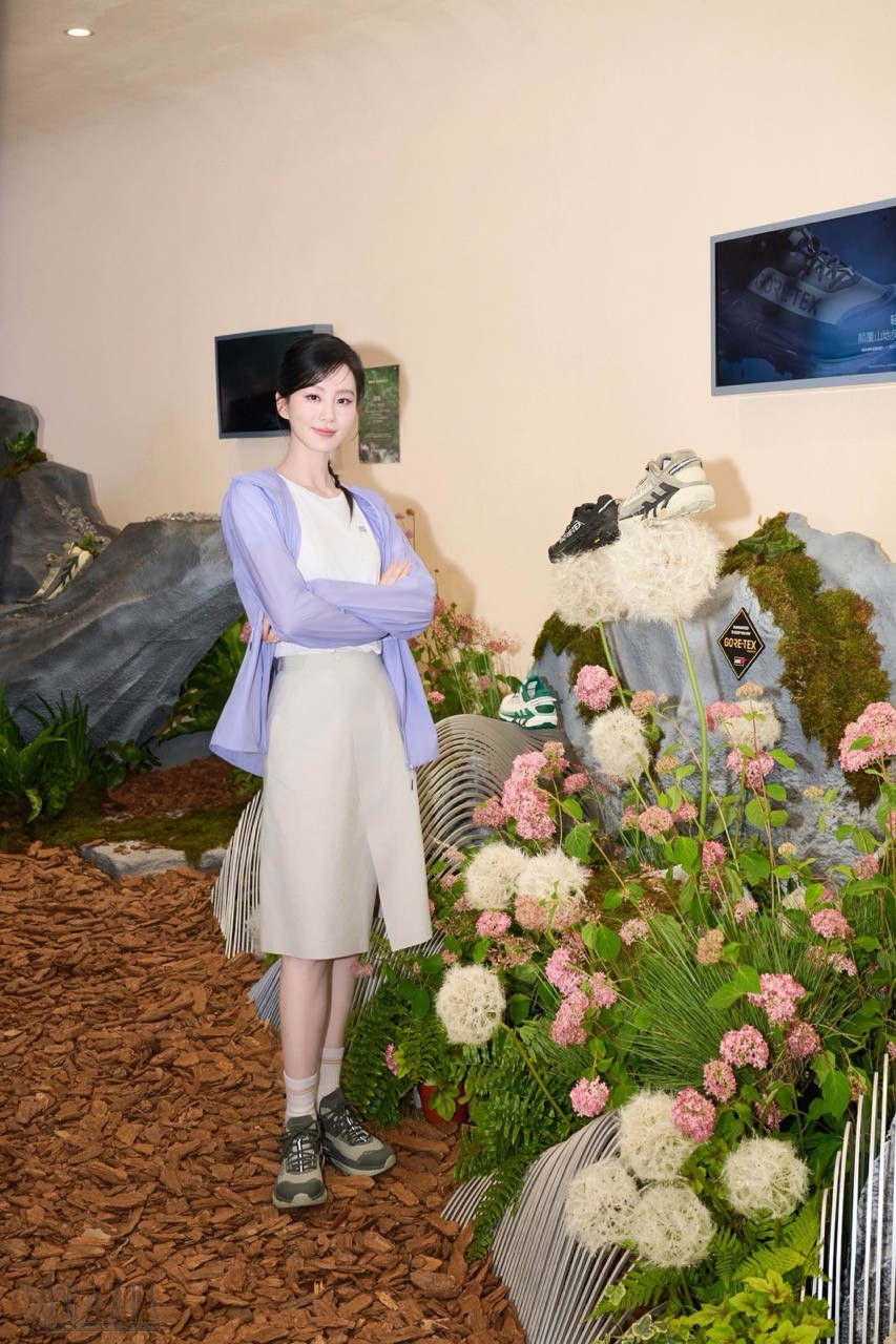 品牌代言人刘诗诗打卡可隆「咬山集」轻量区大.jpeg