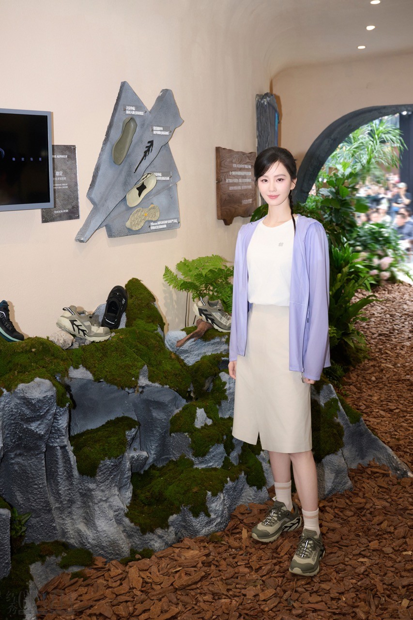 品牌代言人刘诗诗打卡可隆「咬山集」稳定区大.jpeg
