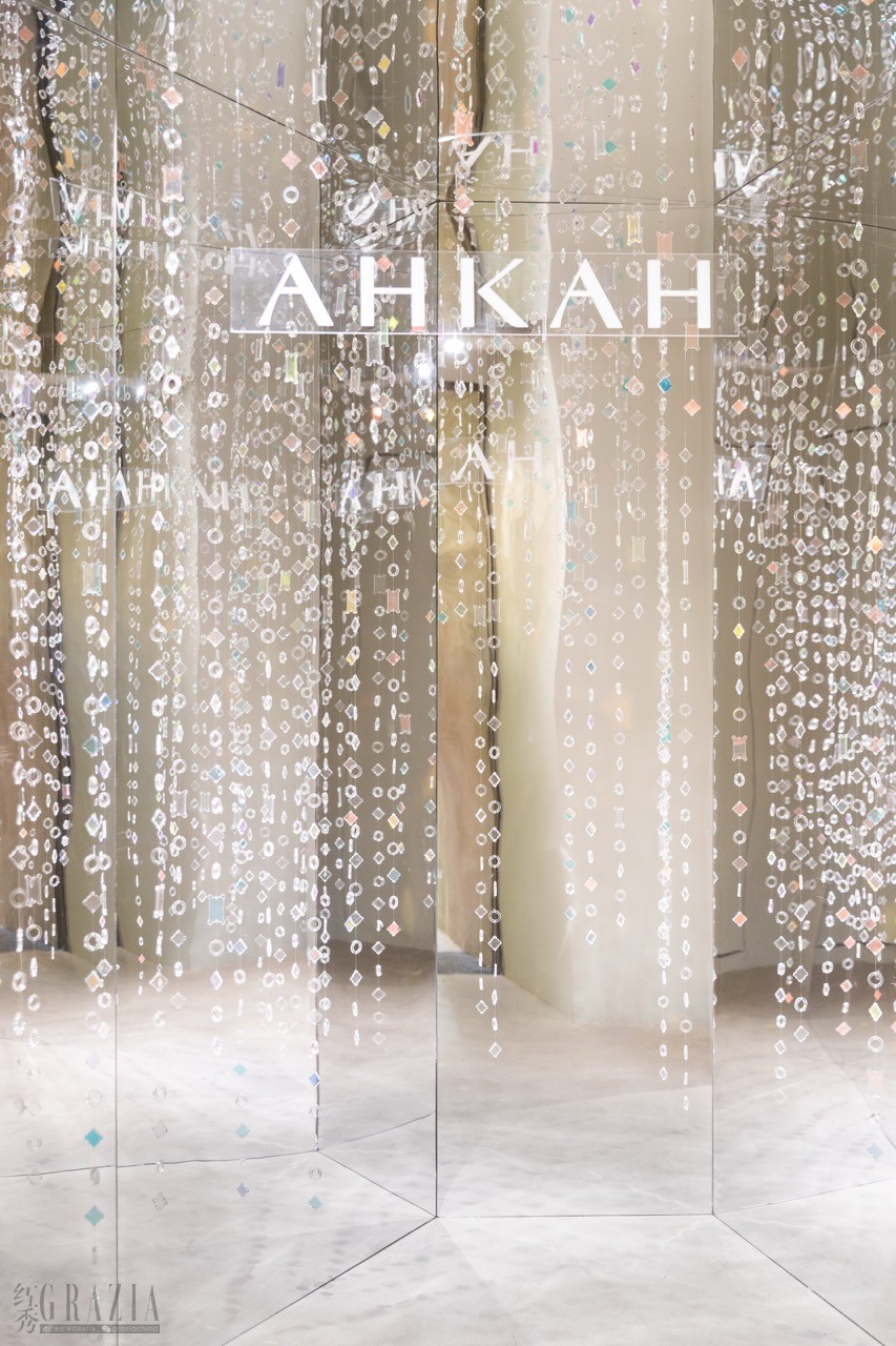 dekej20250627165940.jpeg AHKAH品牌焕新重塑暨chandelier系列新品发布现场-2大.jpeg