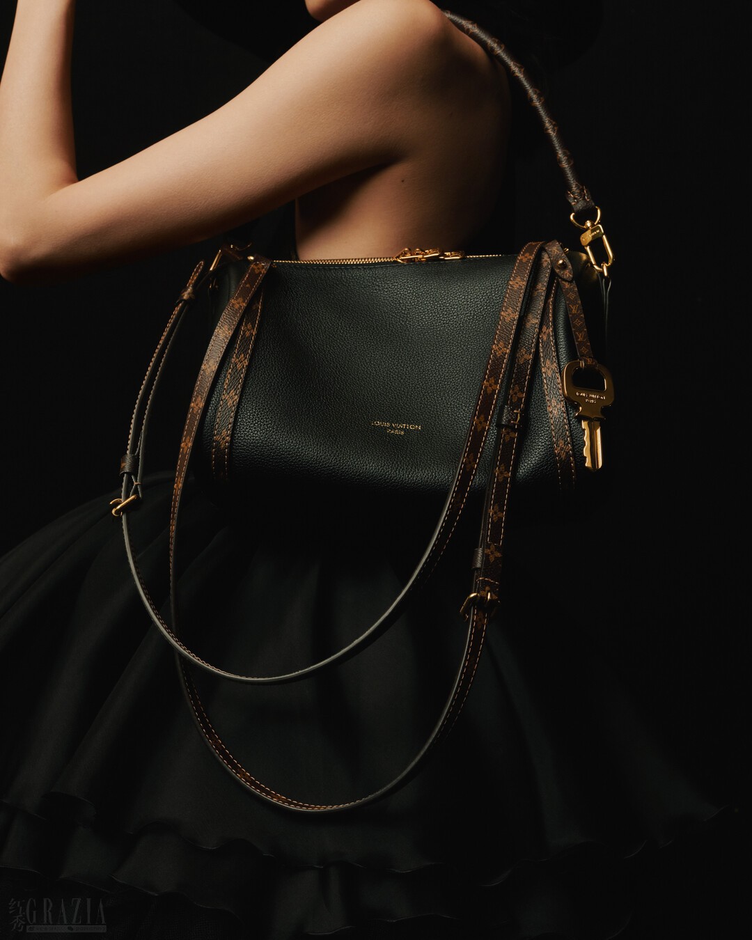 EXPRESS bag from FW 25 show -Courtesy of Louis Vuitton 3.jpg