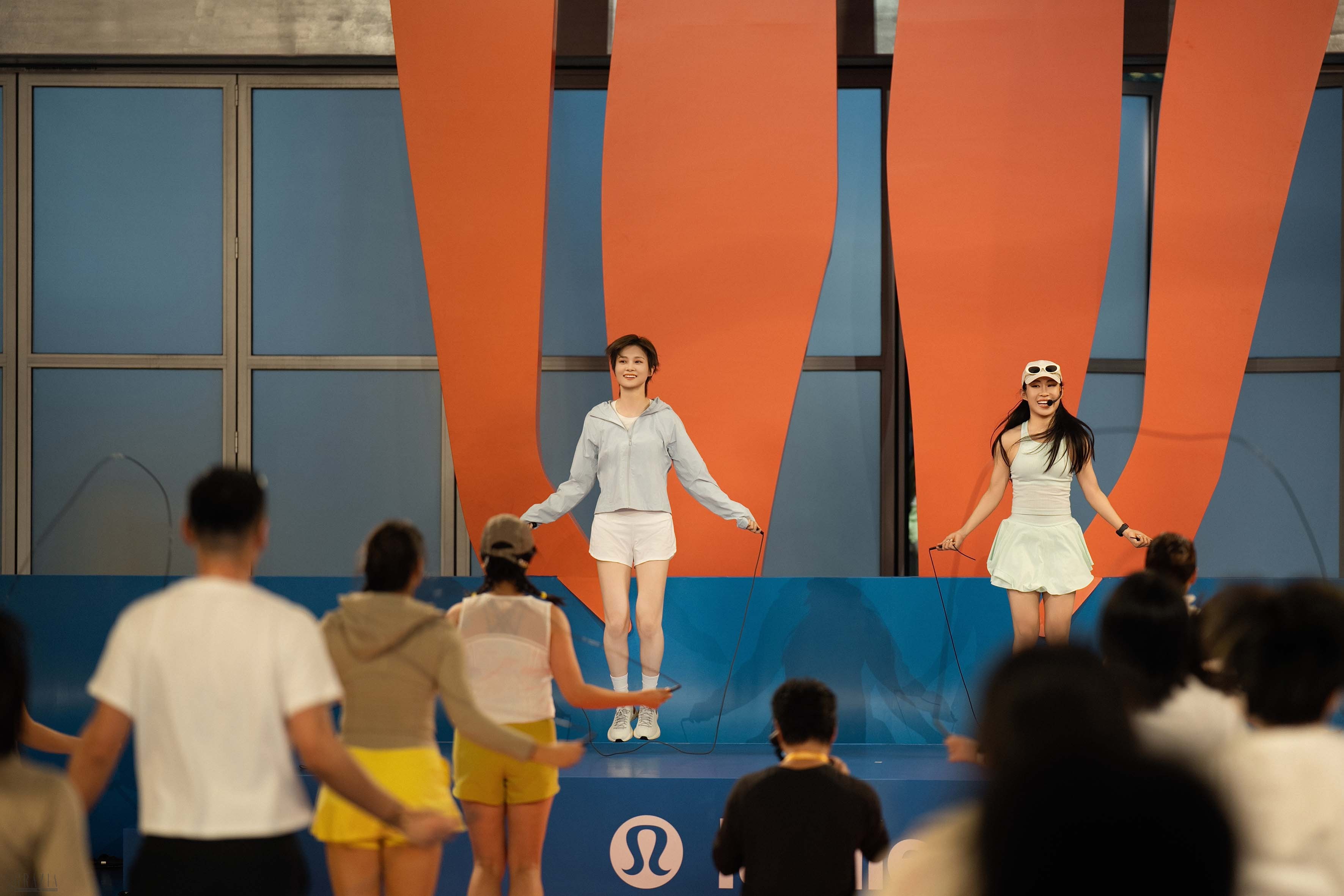snjcr20251010120013.jpg 4-李宇春与大康带领“绳舞飞扬”训练课程.jpg
