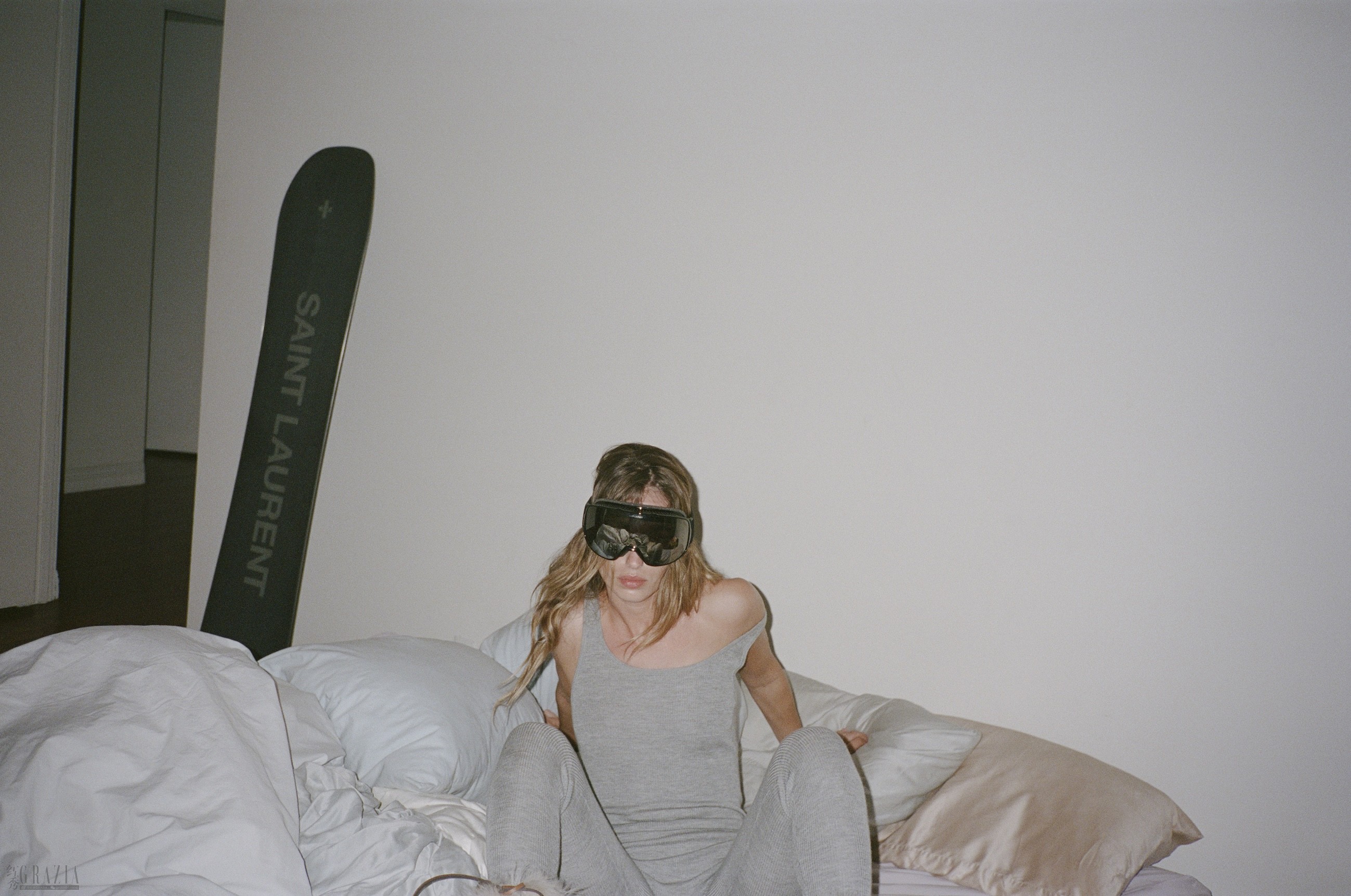 SAINT LAURENT RIVE DROITE_SNOW_EDITION_20_HR.jpg