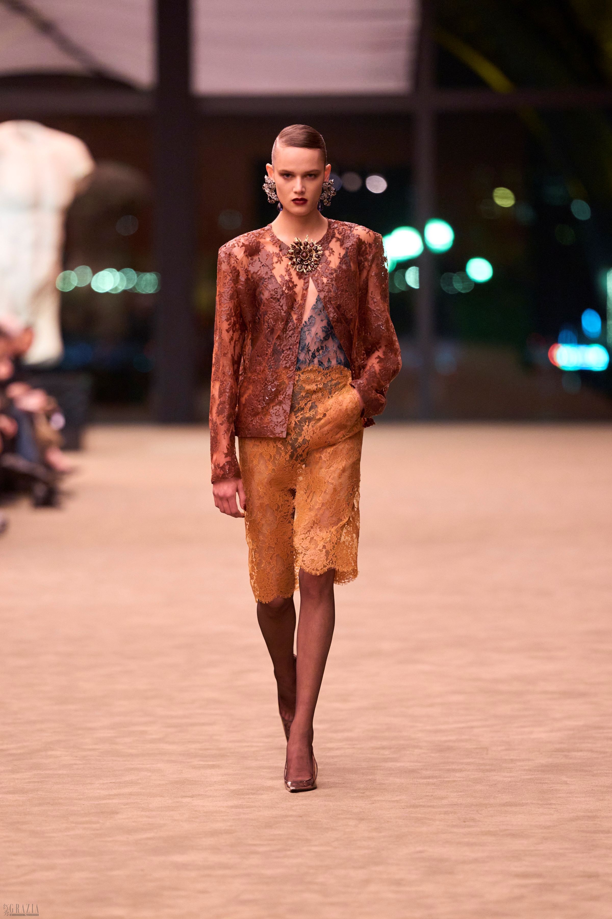 SAINT LAURENT_FASHION_SHOW_WOMAN_WINTER26_RUNWAY_12_HR.jpg