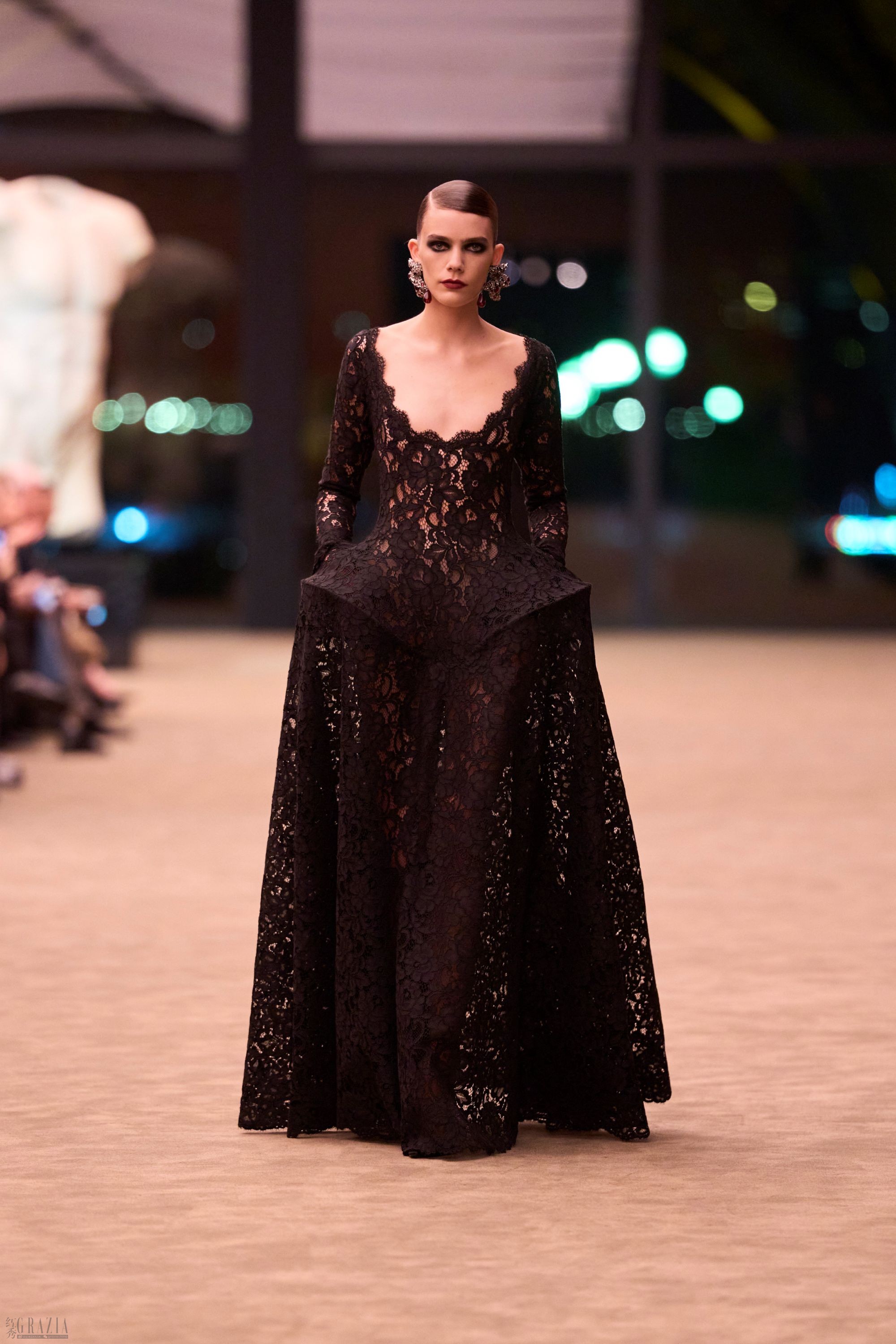 SAINT LAURENT_FASHION_SHOW_WOMAN_WINTER26_RUNWAY_39_HR1.jpg