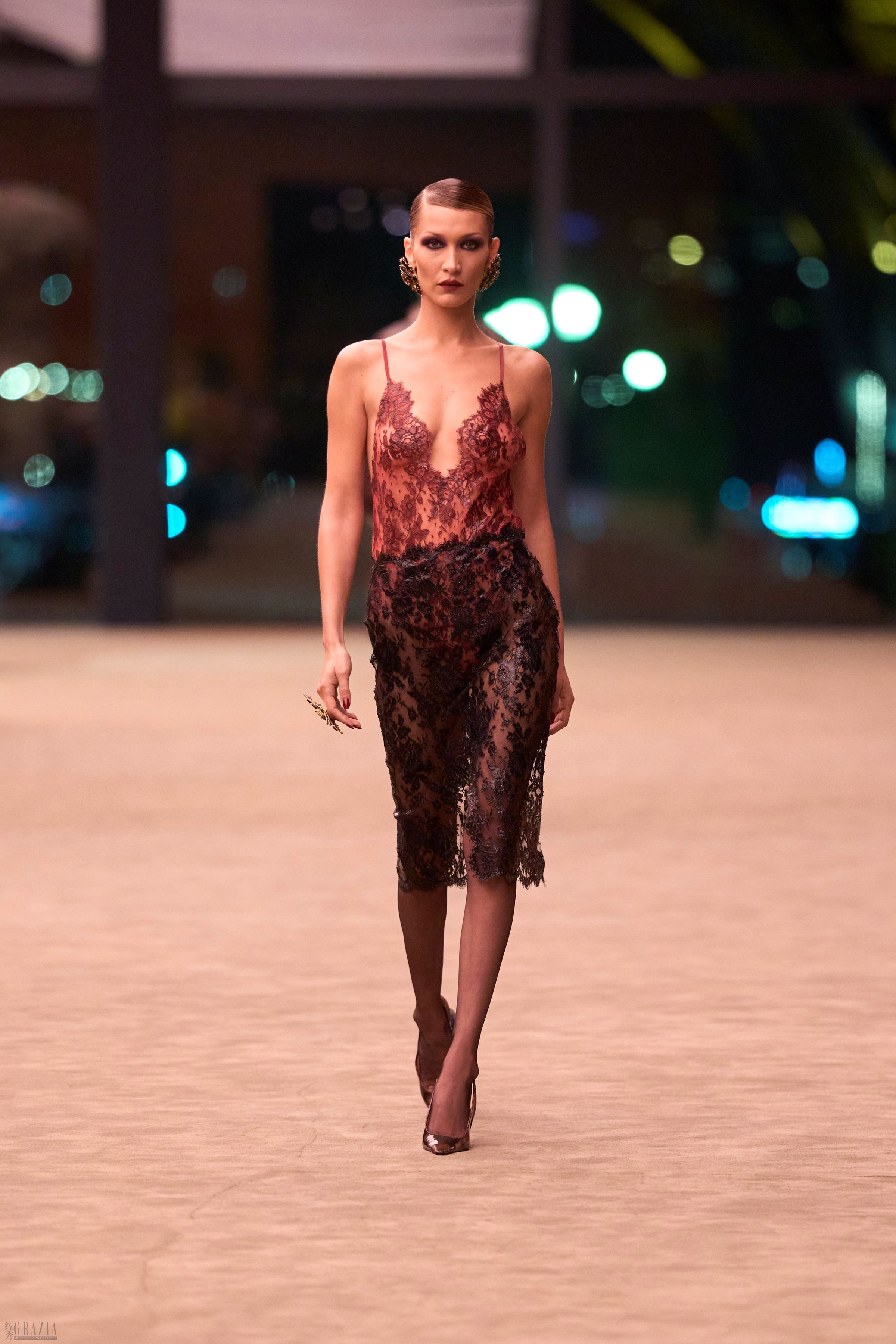 SAINT LAURENT_FASHION_SHOW_WOMAN_WINTER26_RUNWAY_28_HR.jpg