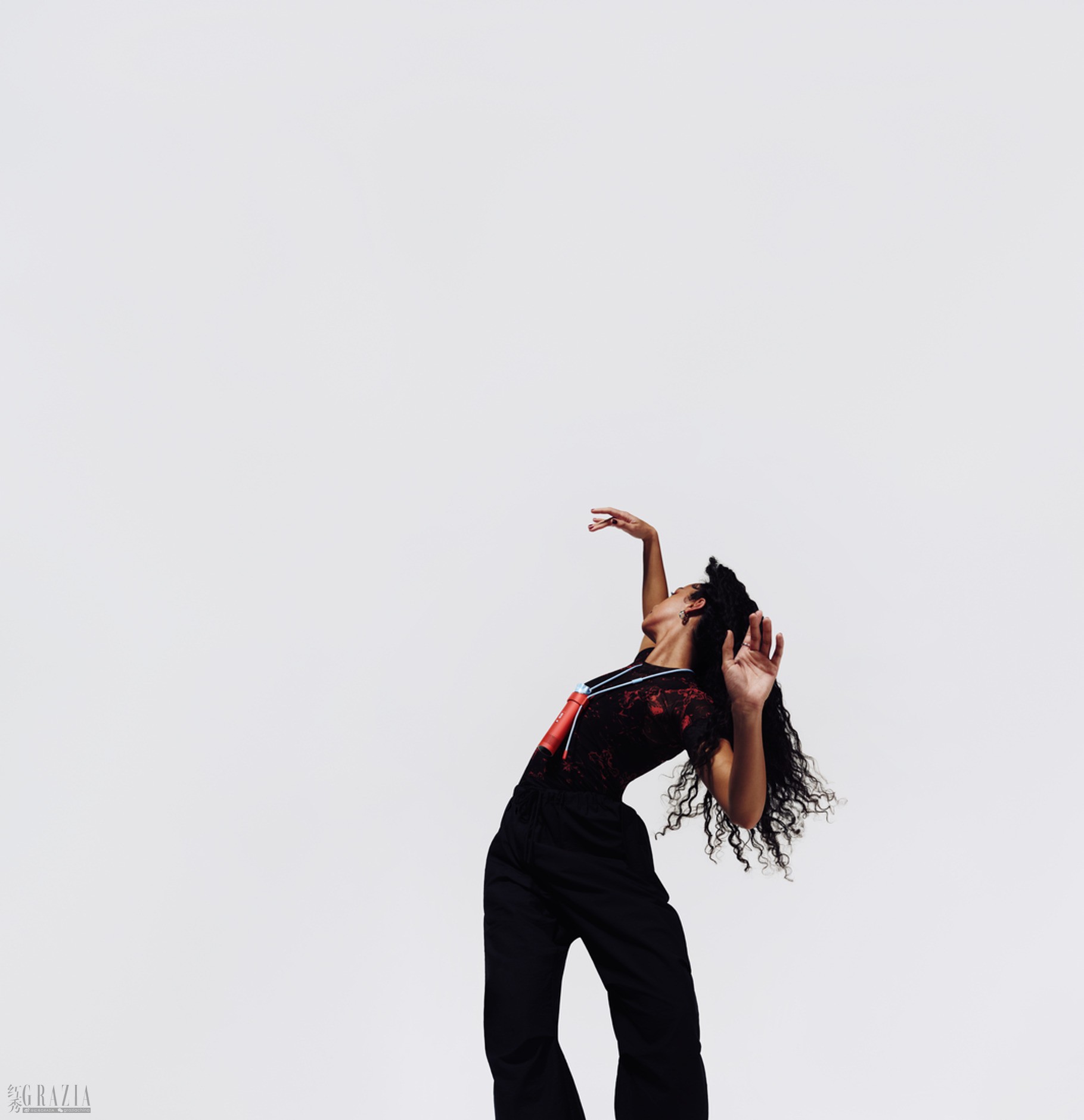 qwhdo20260409163533.jpg 夏日OOTD加分项!戴森推出迷你酷风扇 可实现强劲清凉体验3.jpg