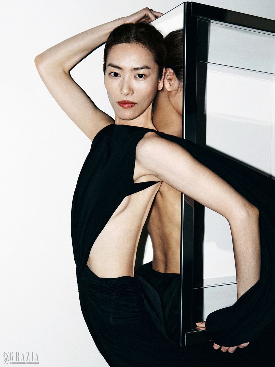 BALENCIAGA WINTER26 CAMPAIGN STILLS IMAGE - LIU.jpg
