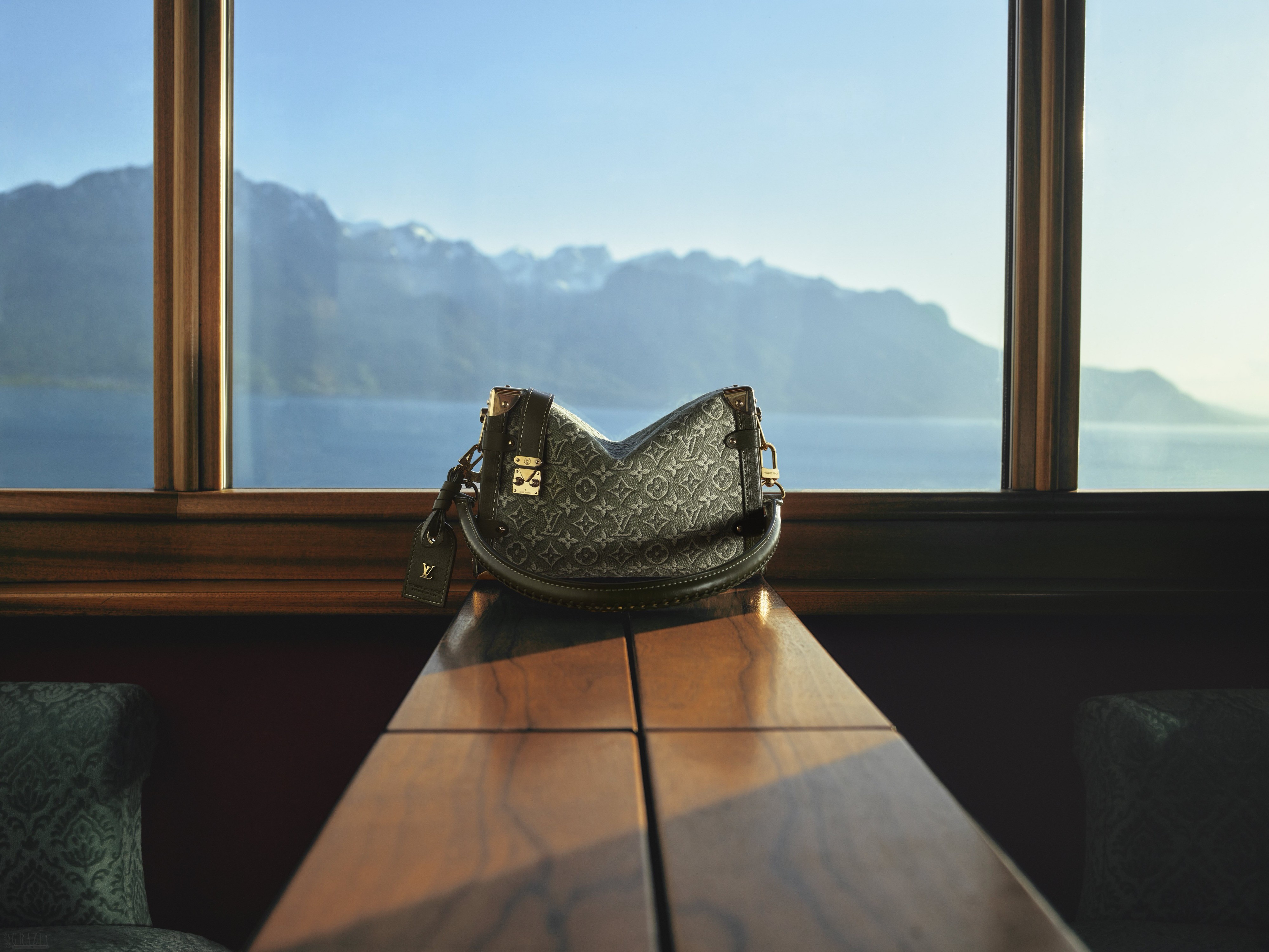LOUIS VUITTON FLIGHT MODE SEPTEMBER 2026 - DIGITAL CAMPAIGN STILL LIFE - 4.jpg