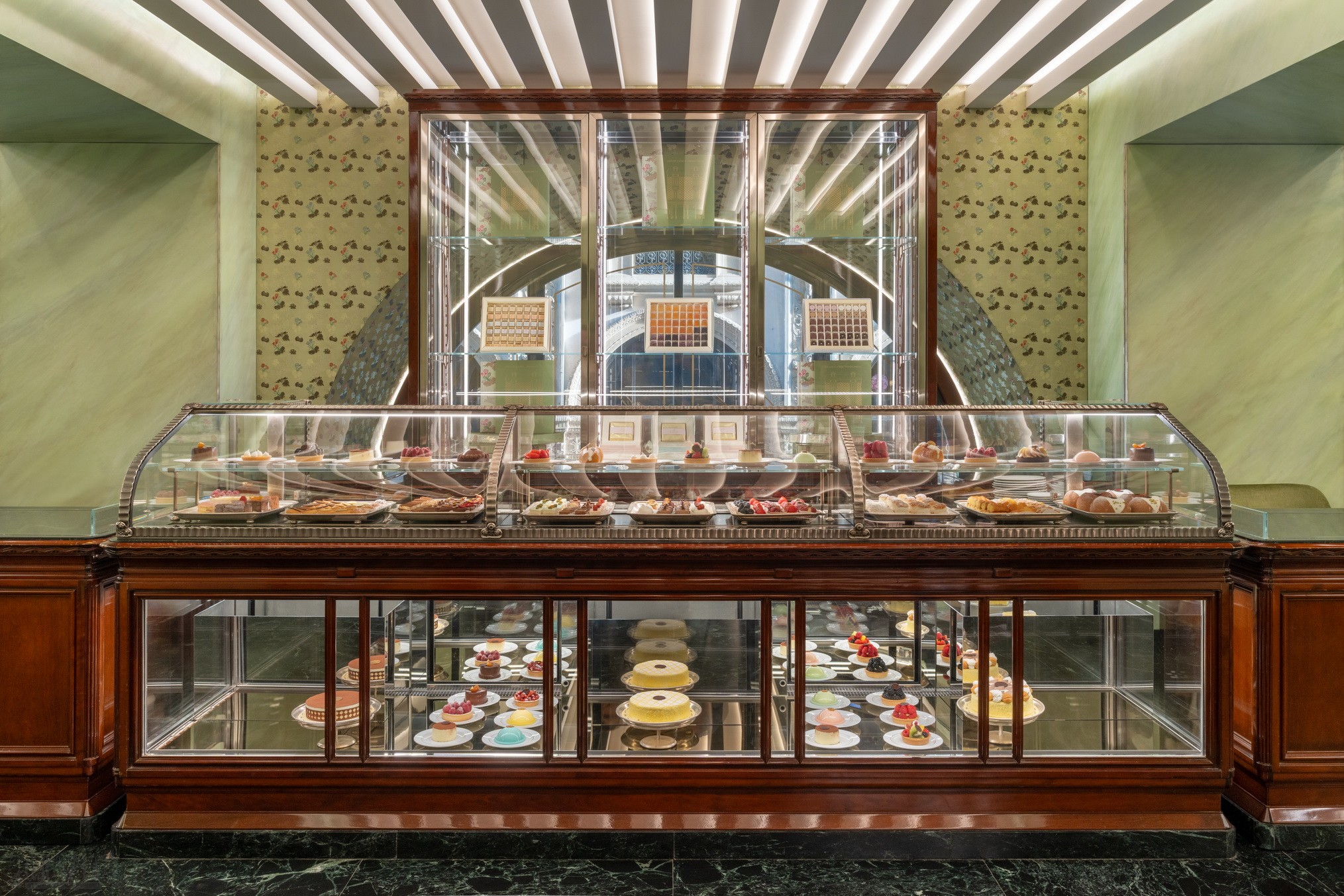 sulei20260917115916.jpg Marchesi 1824_Prada Galleria Vittorio Emanuele II.jpg