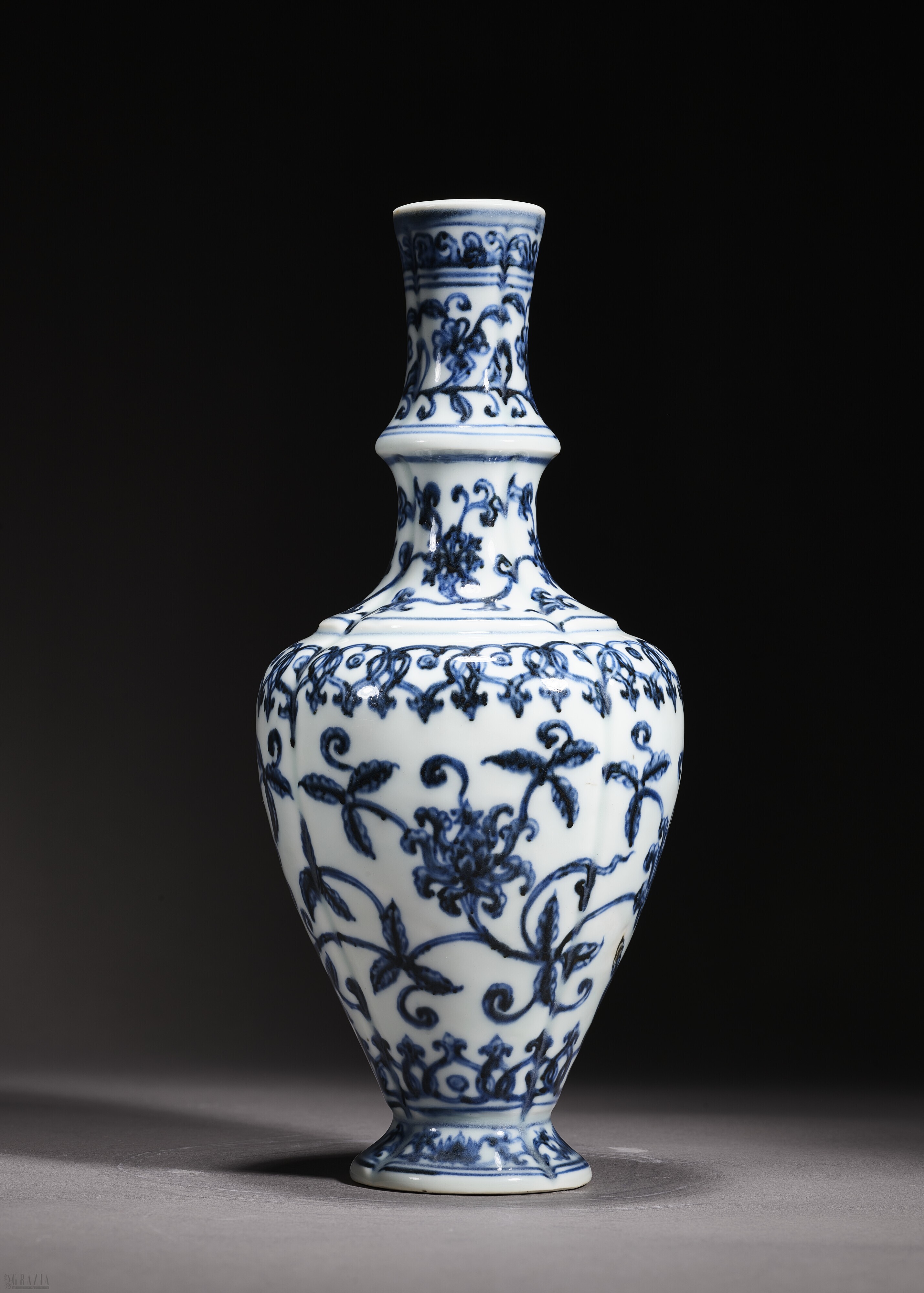 明宣德(1426-1435)御制青花缠枝花卉纹瓜棱式甘露瓶 图片由佳士得提供©️CHRISTIE’S IMAGES LTD. 2026.jpg