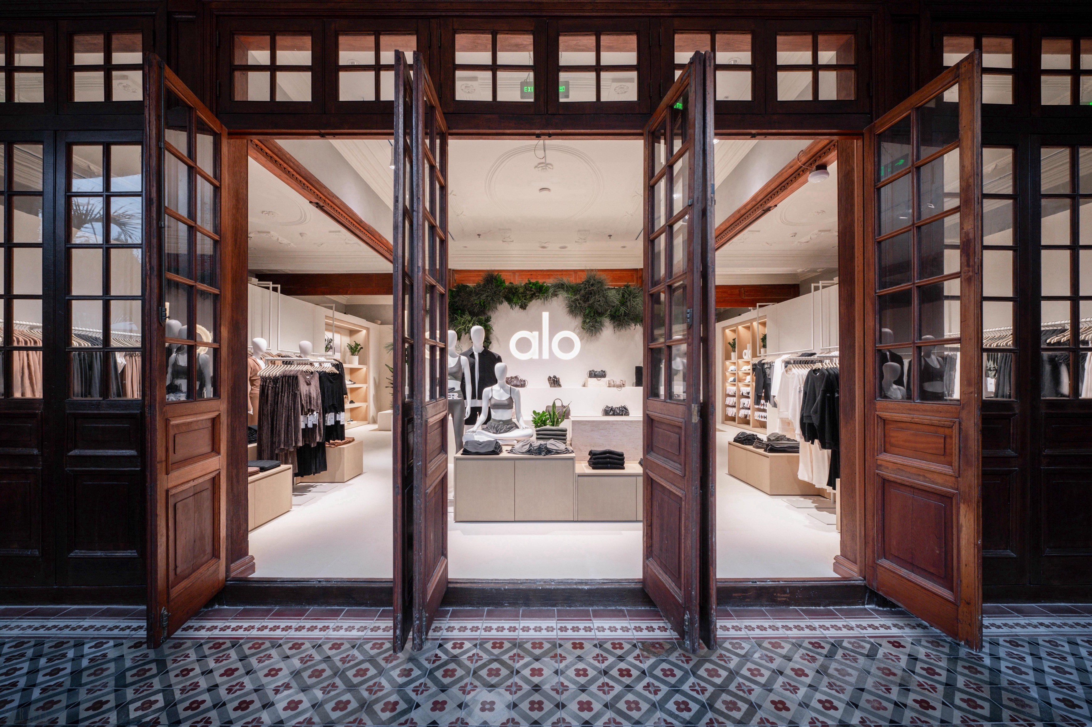 ALO ZY POP-UP STORE-2.jpg