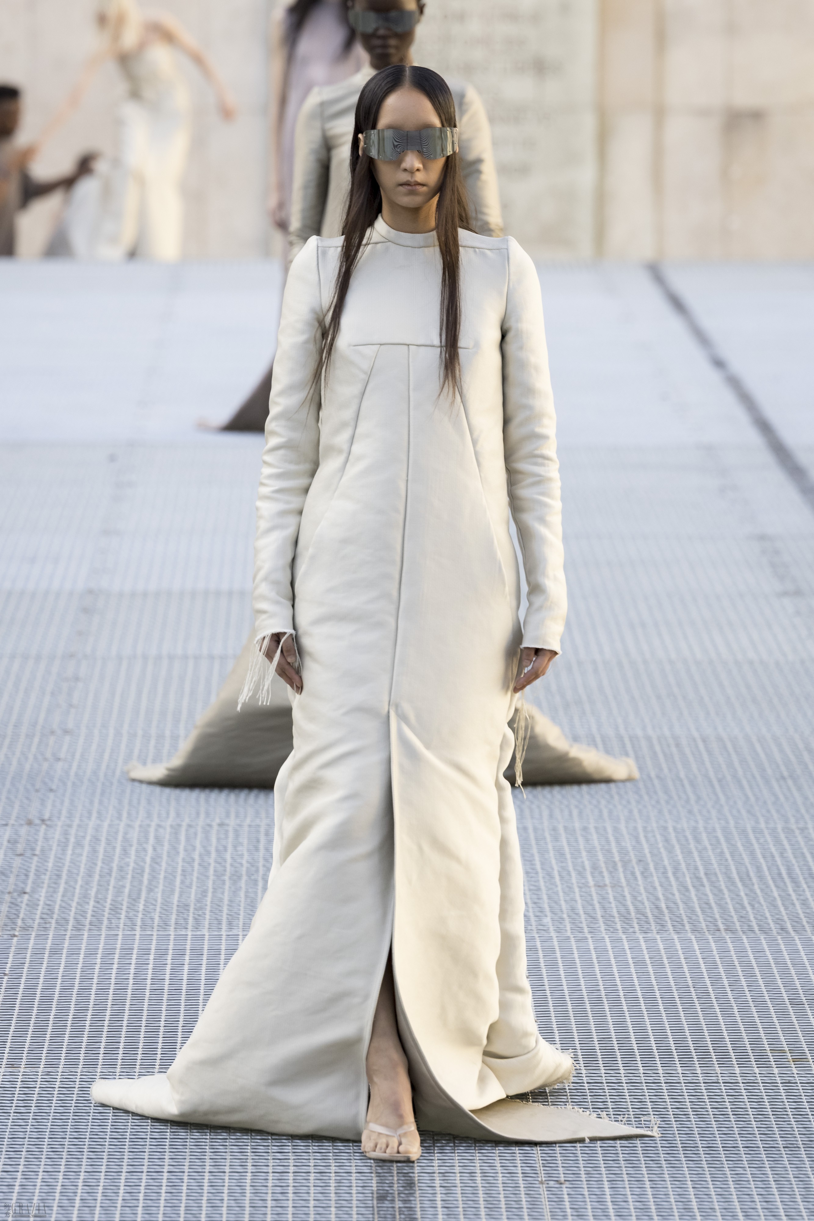 Rick-Owens-RTW-SS27-Paris-LOOK 1.jpg