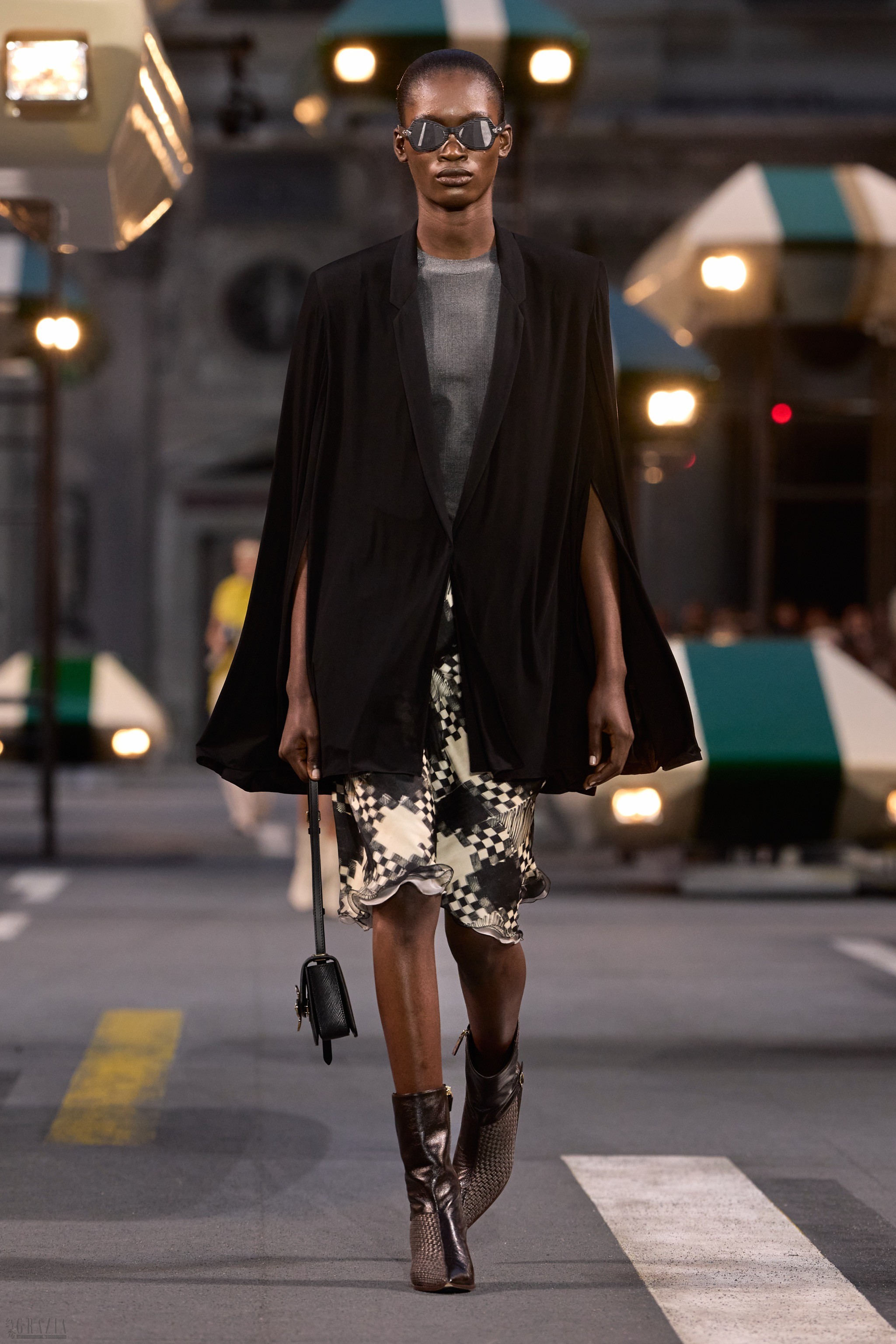 LOUIS_VUITTON_SS27_LOOK_043_2x3.jpg