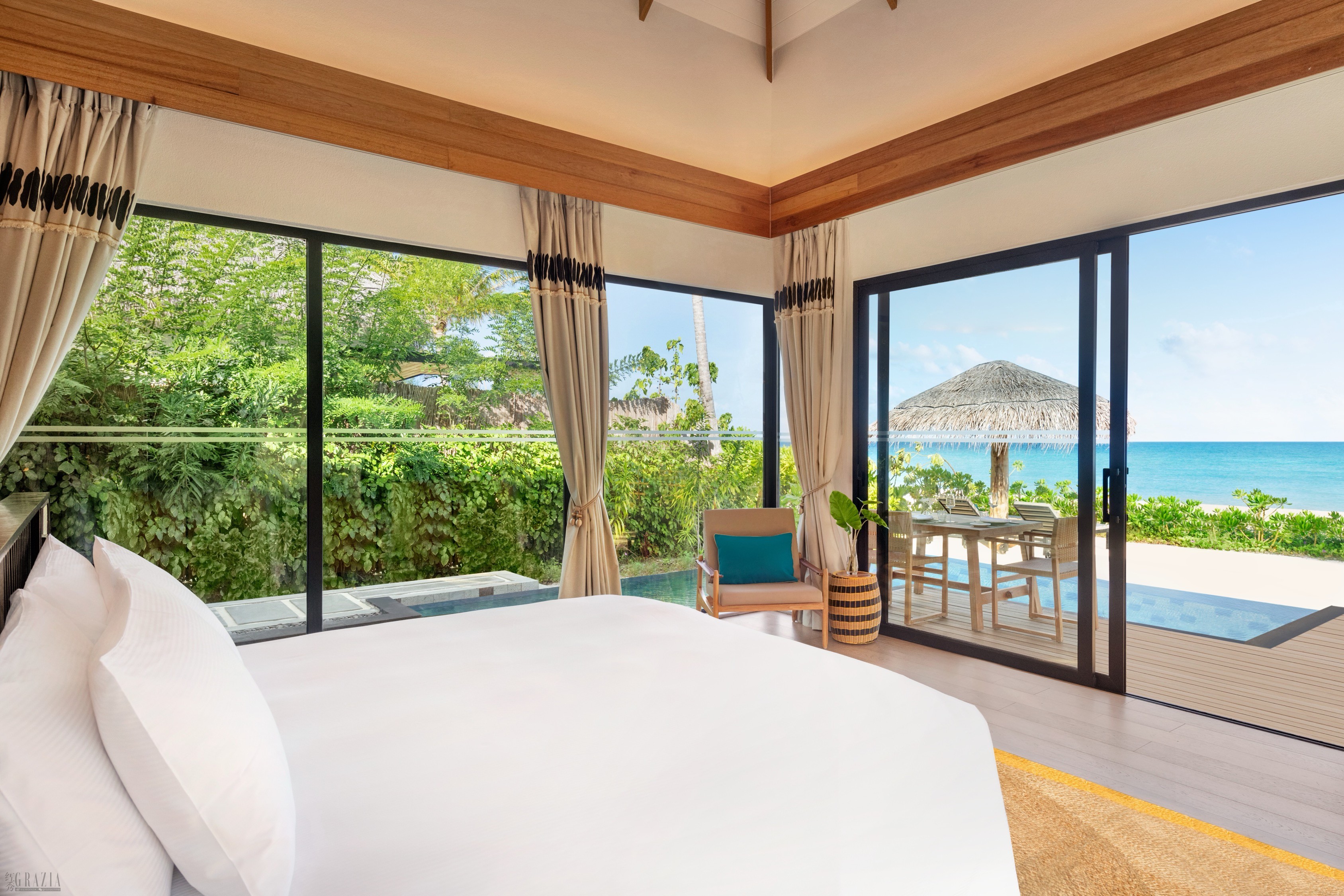 MLEAI_One-Bedroom Beach Pool Villa Bedroom.jpg