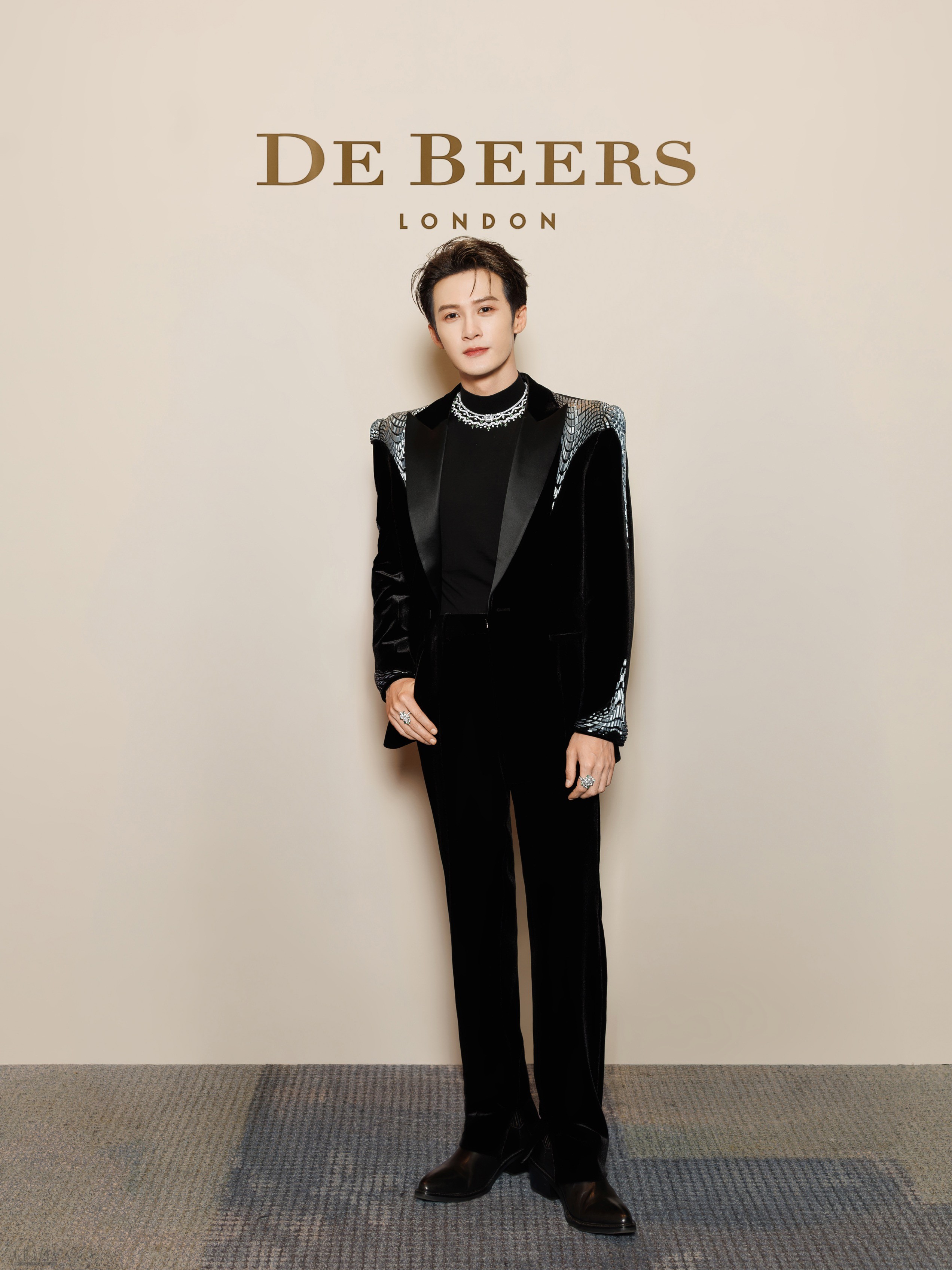 戴比尔斯品牌代言人檀健次闪耀亮相 Vibrations by De Beers London 高级珠宝展（3）.jpg